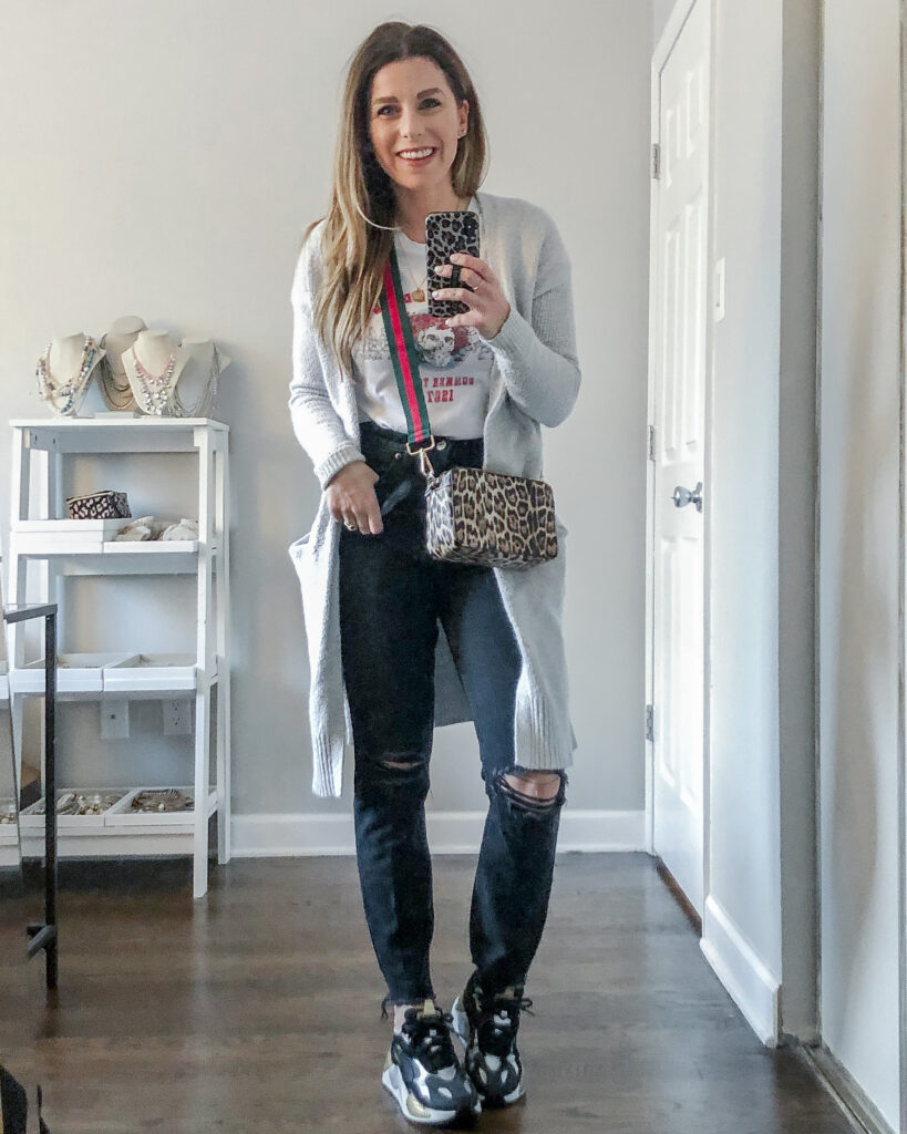 Casual for the Weekend Graphic Tee Outfit